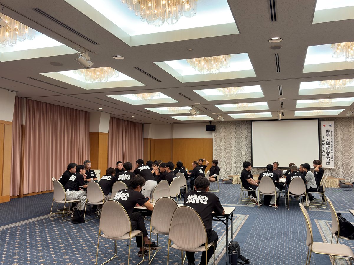 合同委員会で話し合う武生YEG会員