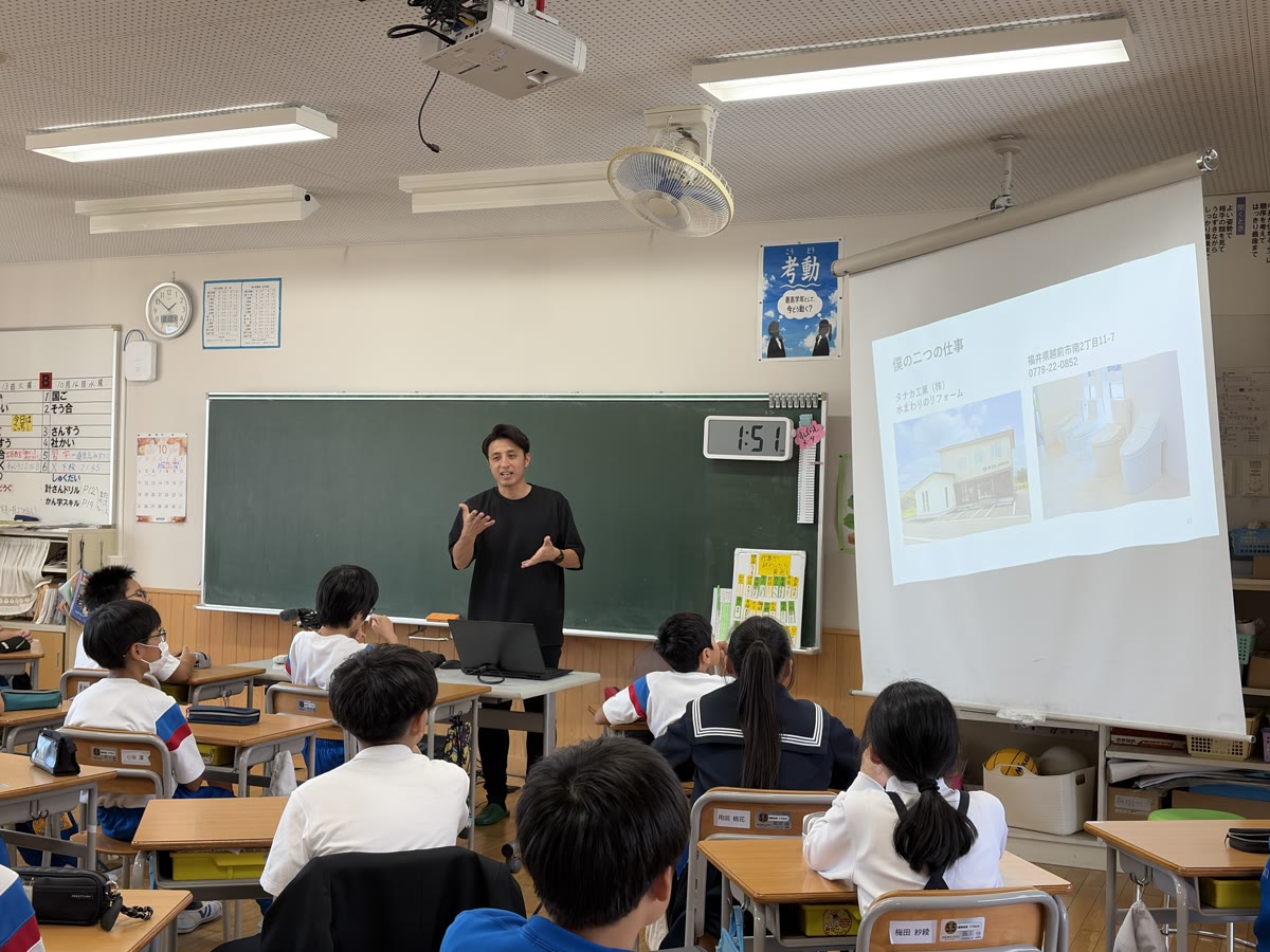 国高小学校で住宅設備や映像制作の仕事を紹介する講師